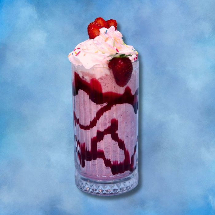 ÇİLEKLLİ MİLKSHAKE